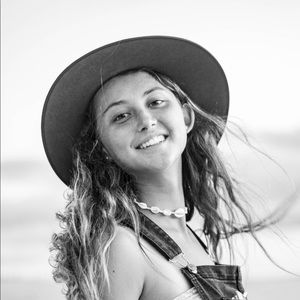 Meet your Posher, Eva